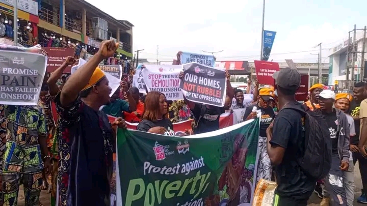 Lagos Streets Rocked by Protests Over Worsening Hunger and Oworonshoki Demolitions 25 1001029586