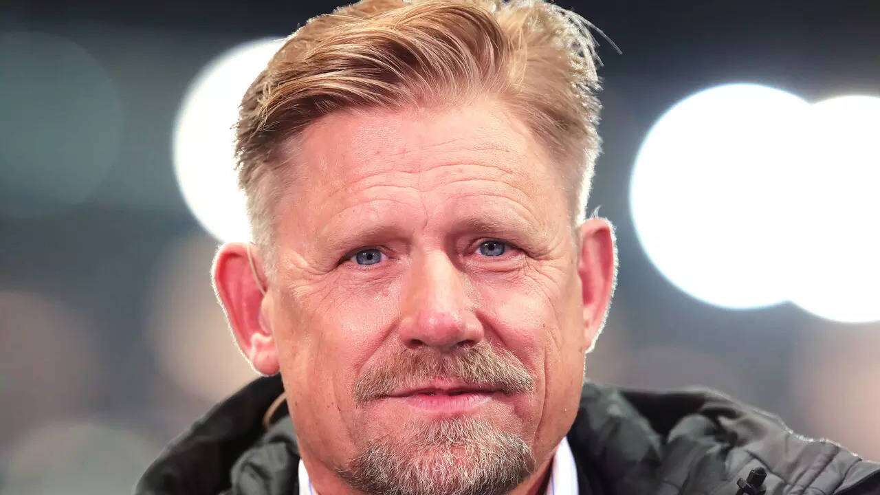Football Legend Schmeichel Demands Maguire Be Restored as Man United Captain 26 Peter Schmeichel